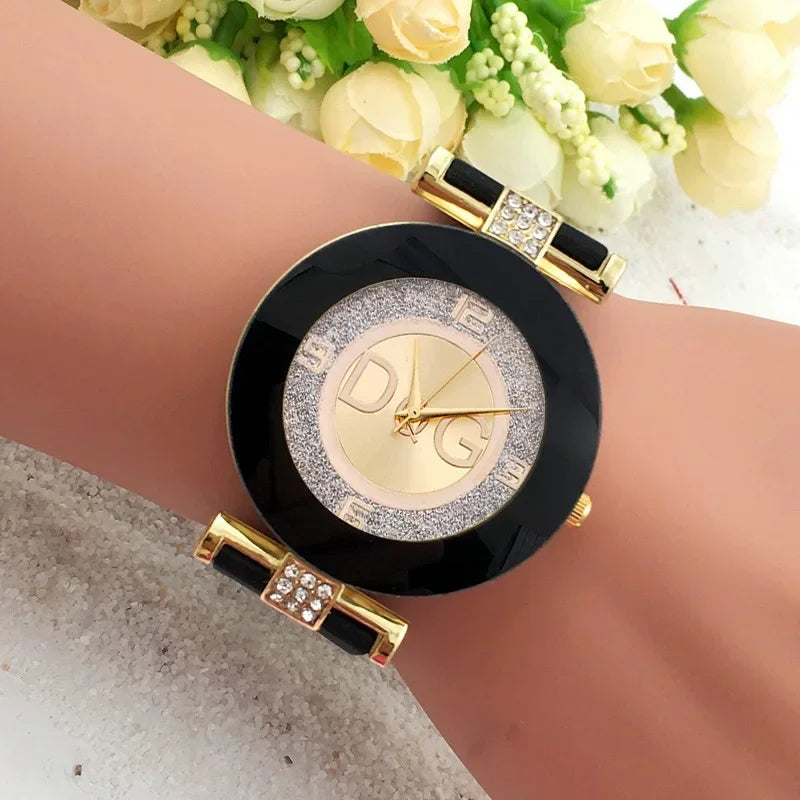 Simple Black White Quartz Watches Women Minimalist Design Silicone Strap Wristwatch Big Dial Women's Fashion Creative Watch 2024